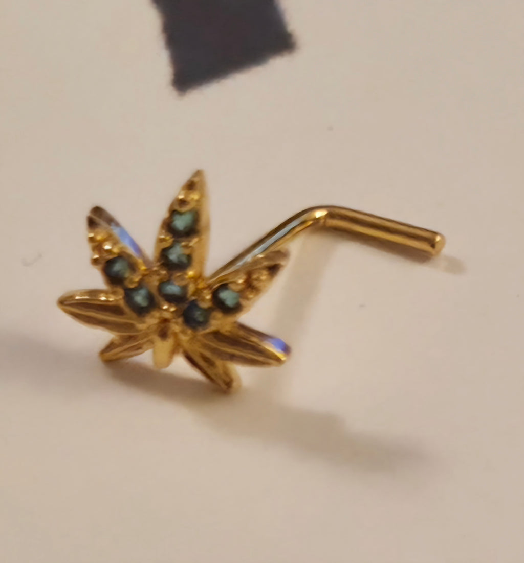 Sweet leaf gold nose stud.